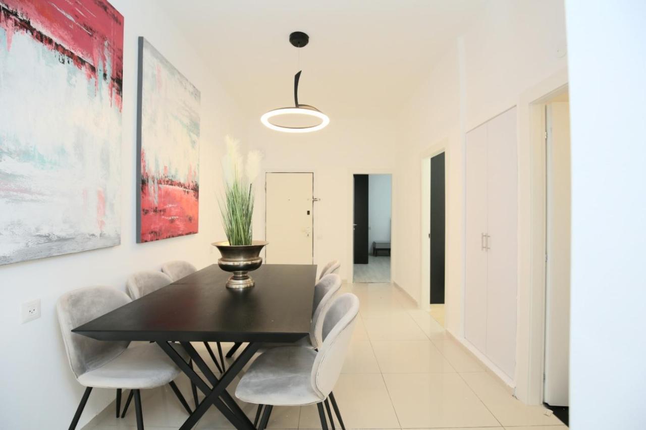 City Center Luxury Apartment In Netanja Buitenkant foto