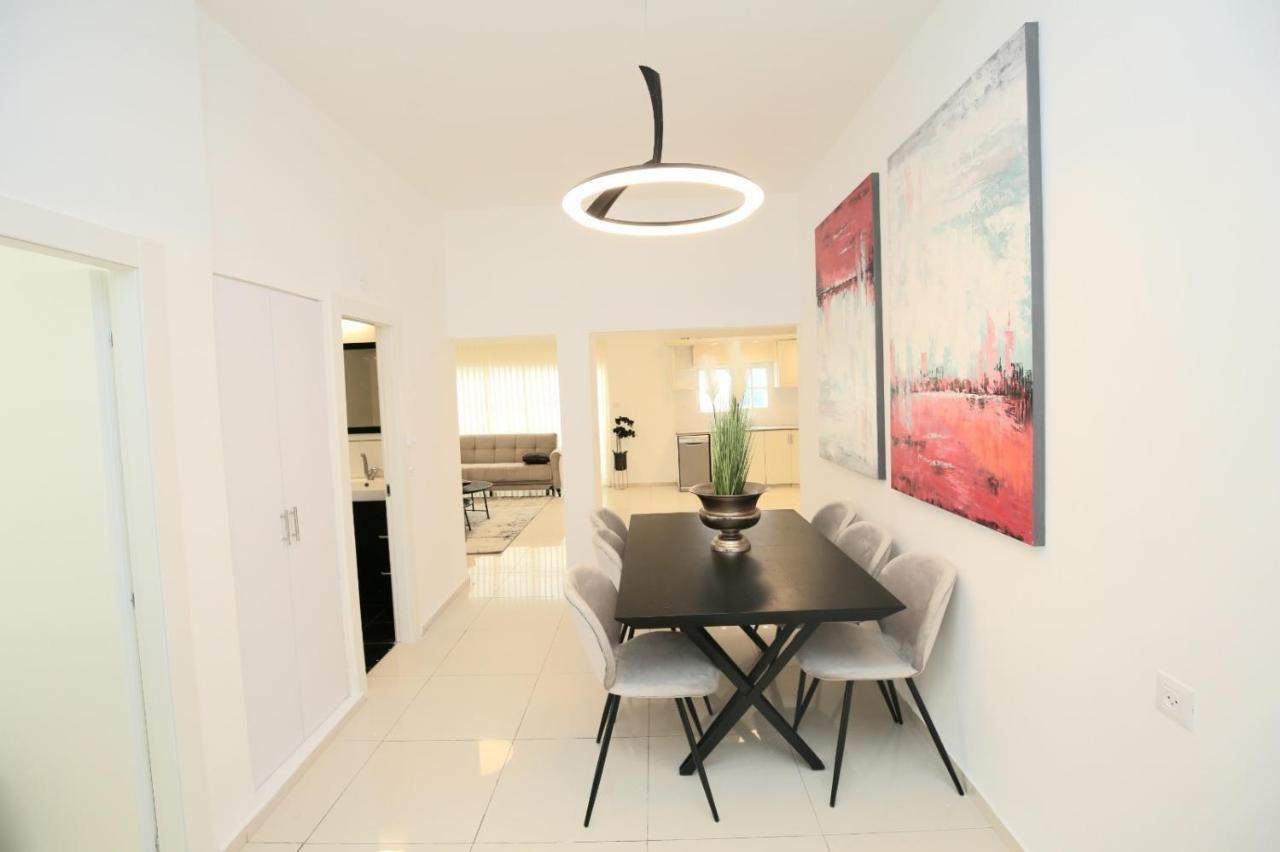 City Center Luxury Apartment In Netanja Buitenkant foto